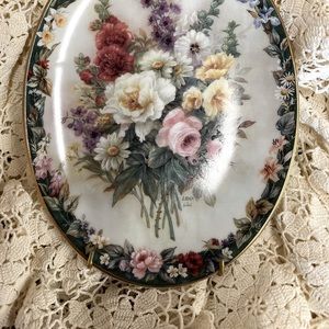 Lena Liu Floral Cameo “Remembrance” 1996 wall plate